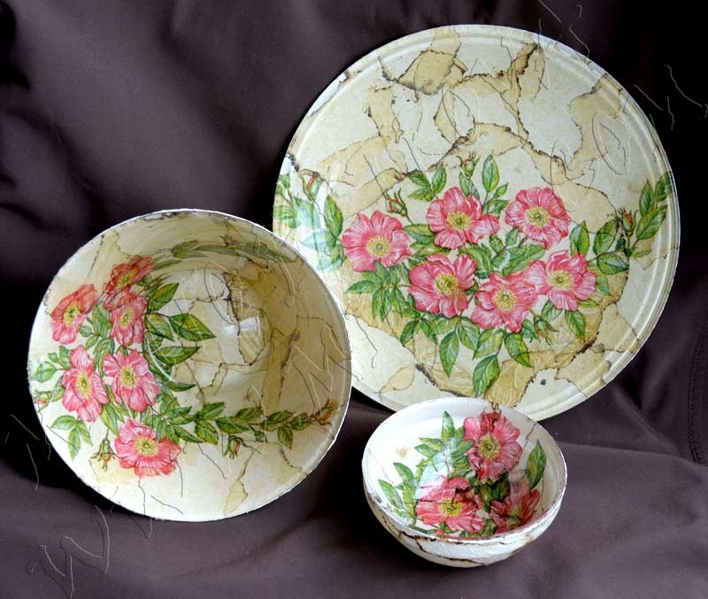 Комплект чиния и две купички