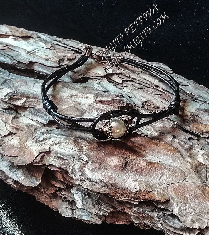 Handmadef leather bracelet with artificial pearls