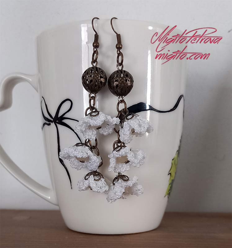 Braided earrings with metal elements and natural stones