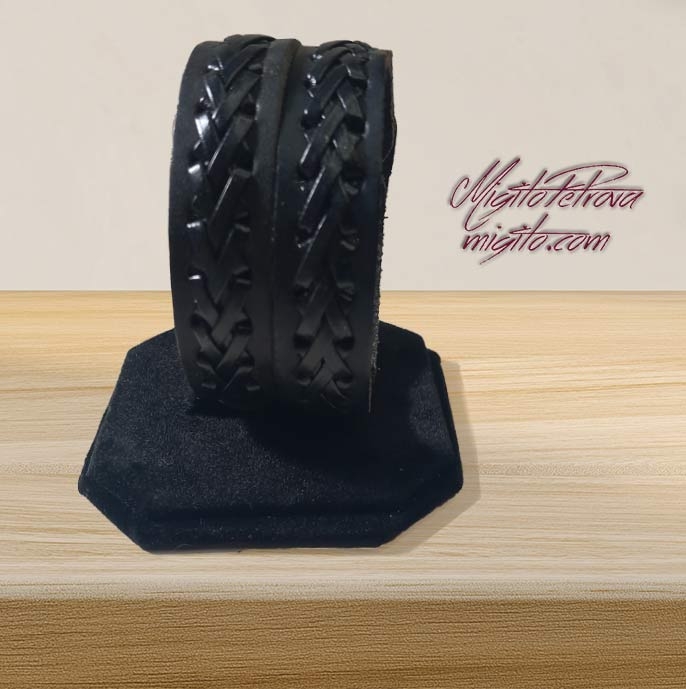 Черна кожена гривна с двойна плетеница